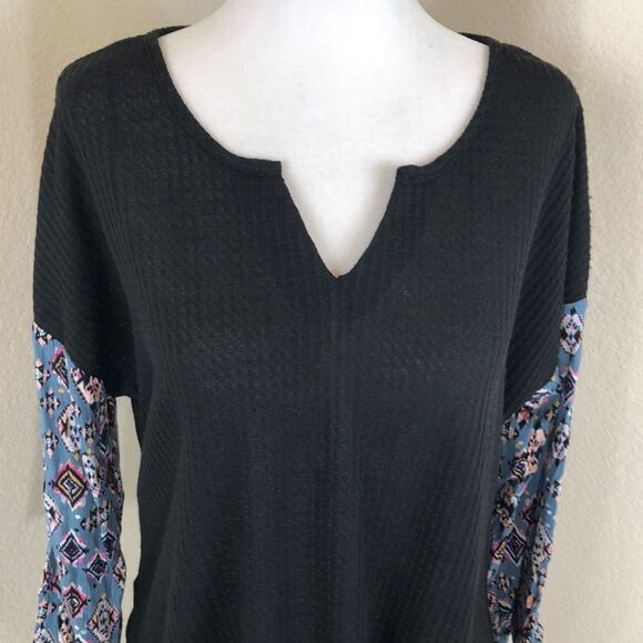 Notations Black Twist Front Split V Neck Top NWT Size S - Picture 4 of 9